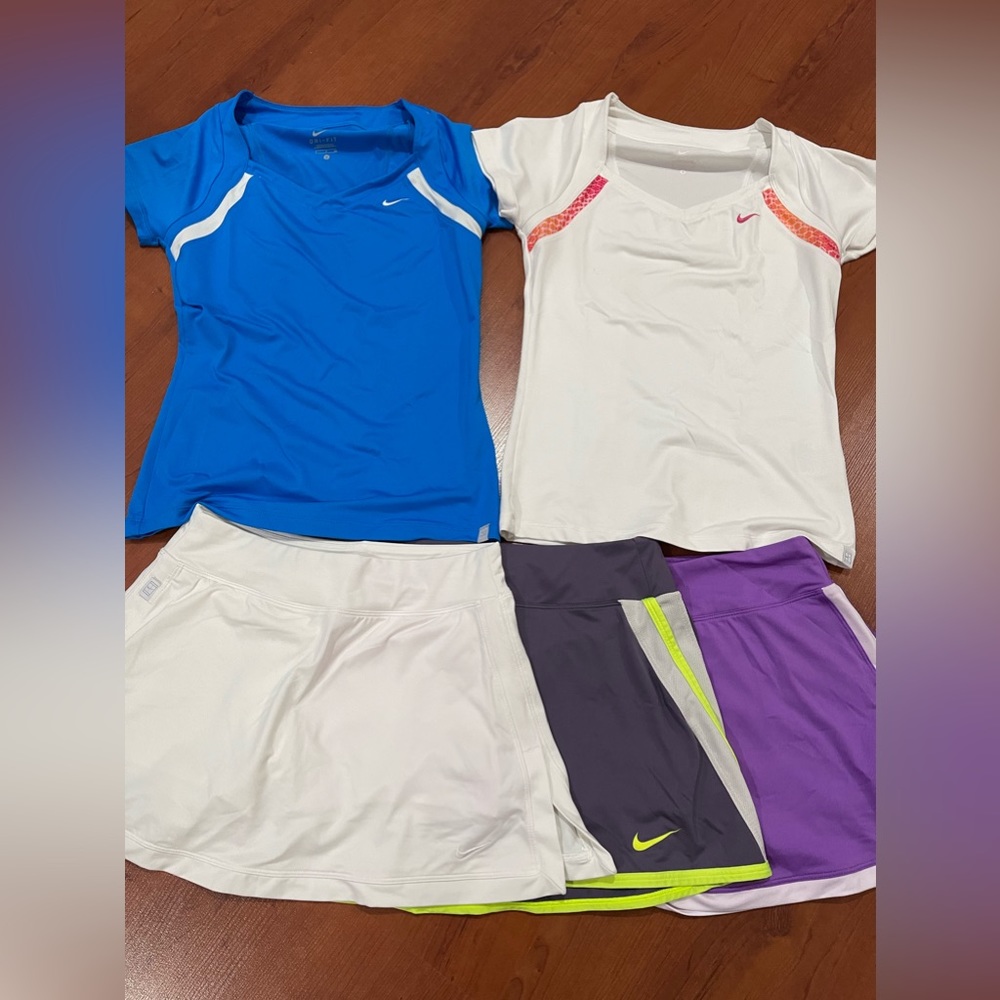 Nike Set Of Women’s Tennis Gear (2 Shirts & 3 Skirts) Gem